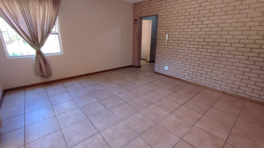 5 Bedroom Property for Sale in Eldoraigne Gauteng