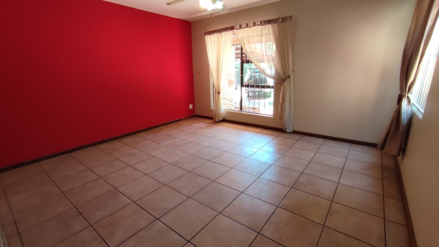 5 Bedroom Property for Sale in Eldoraigne Gauteng