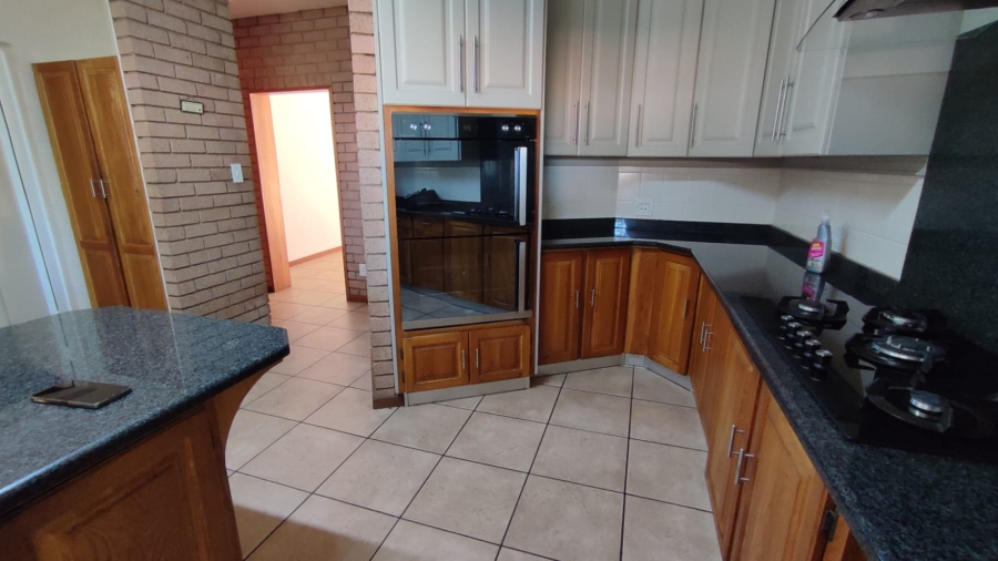 5 Bedroom Property for Sale in Eldoraigne Gauteng