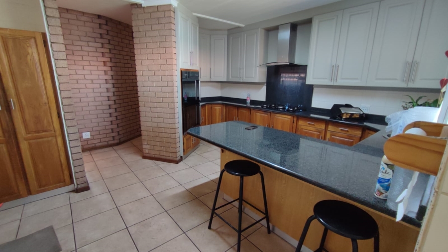 5 Bedroom Property for Sale in Eldoraigne Gauteng