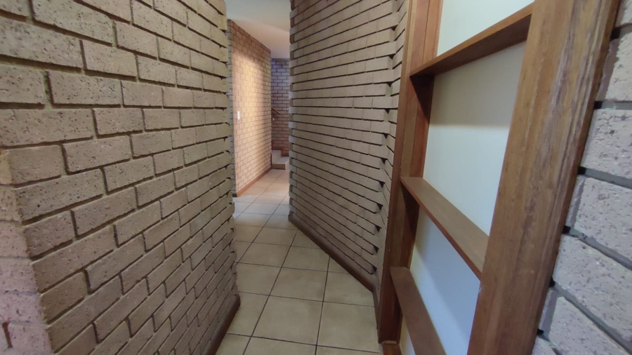 5 Bedroom Property for Sale in Eldoraigne Gauteng