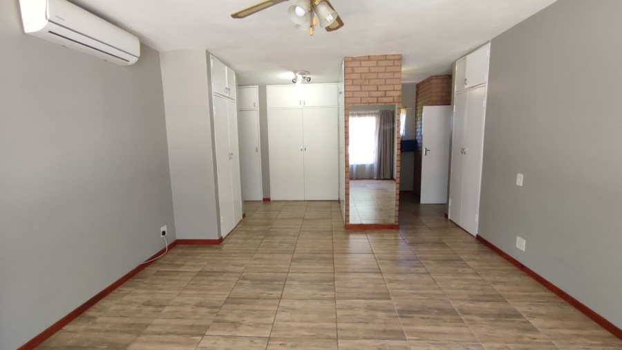 5 Bedroom Property for Sale in Eldoraigne Gauteng