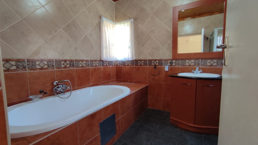 5 Bedroom Property for Sale in Eldoraigne Gauteng