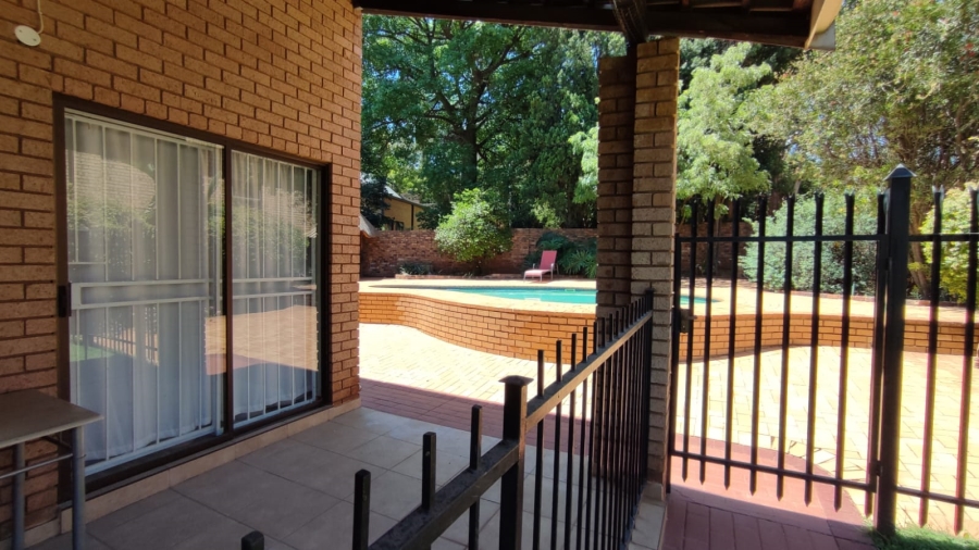 5 Bedroom Property for Sale in Eldoraigne Gauteng