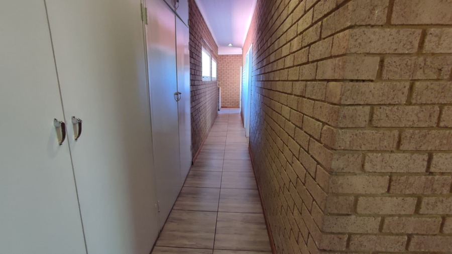 5 Bedroom Property for Sale in Eldoraigne Gauteng