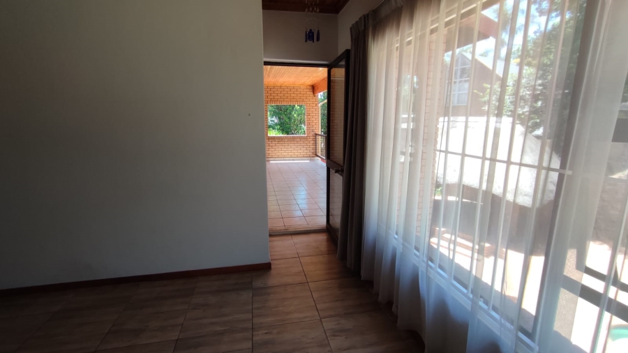 5 Bedroom Property for Sale in Eldoraigne Gauteng