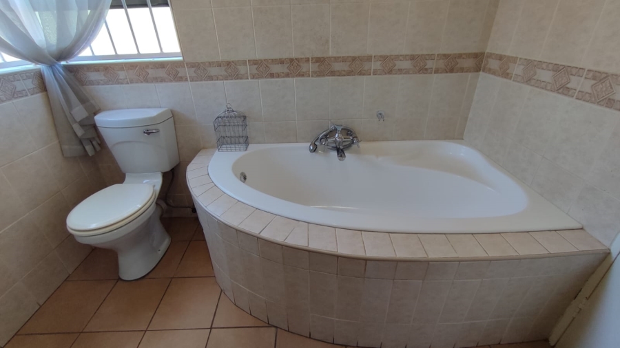 5 Bedroom Property for Sale in Eldoraigne Gauteng