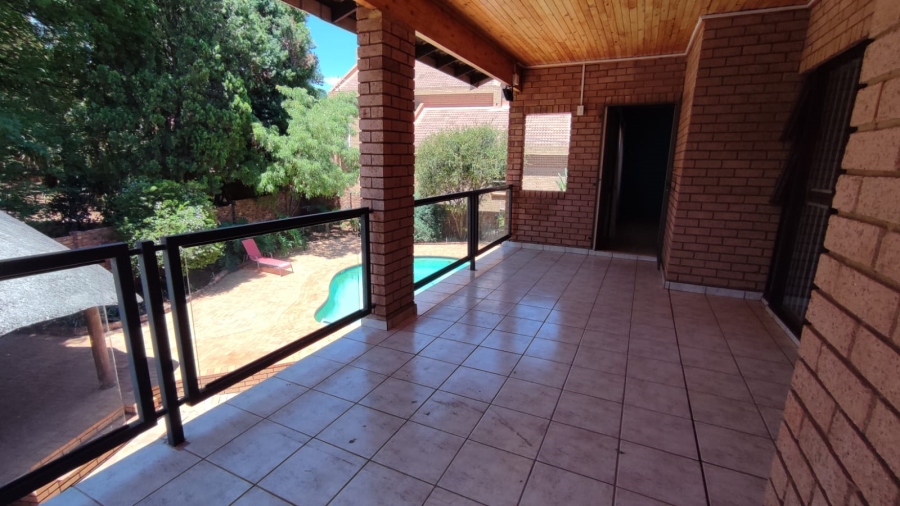 5 Bedroom Property for Sale in Eldoraigne Gauteng