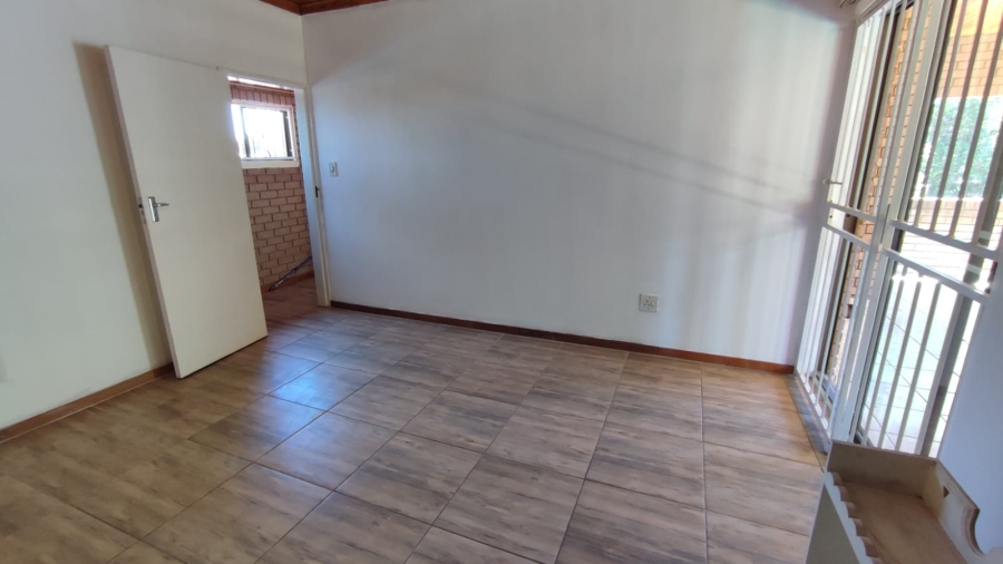 5 Bedroom Property for Sale in Eldoraigne Gauteng