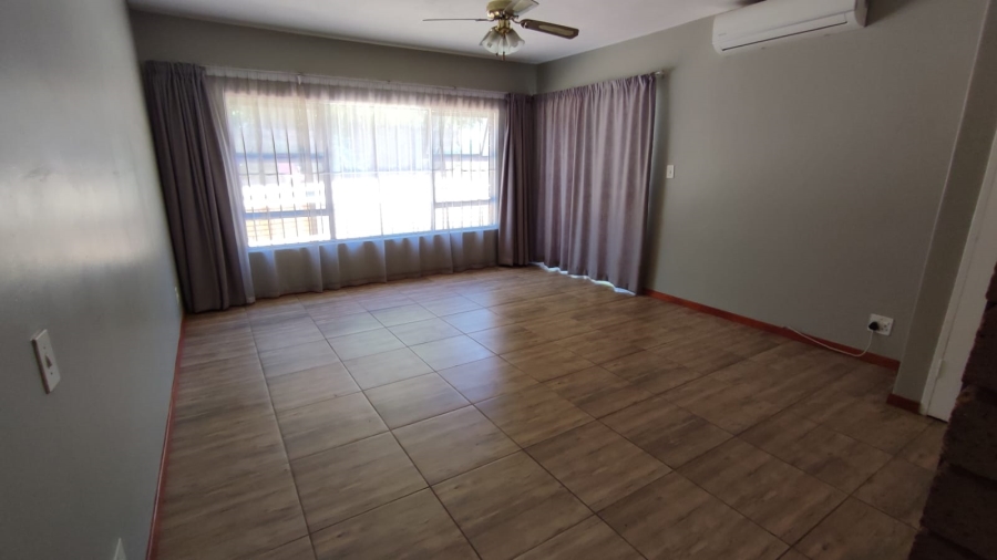 5 Bedroom Property for Sale in Eldoraigne Gauteng