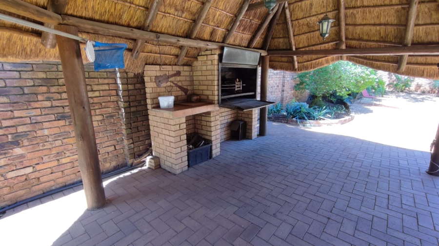 5 Bedroom Property for Sale in Eldoraigne Gauteng