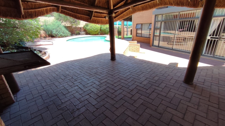 5 Bedroom Property for Sale in Eldoraigne Gauteng