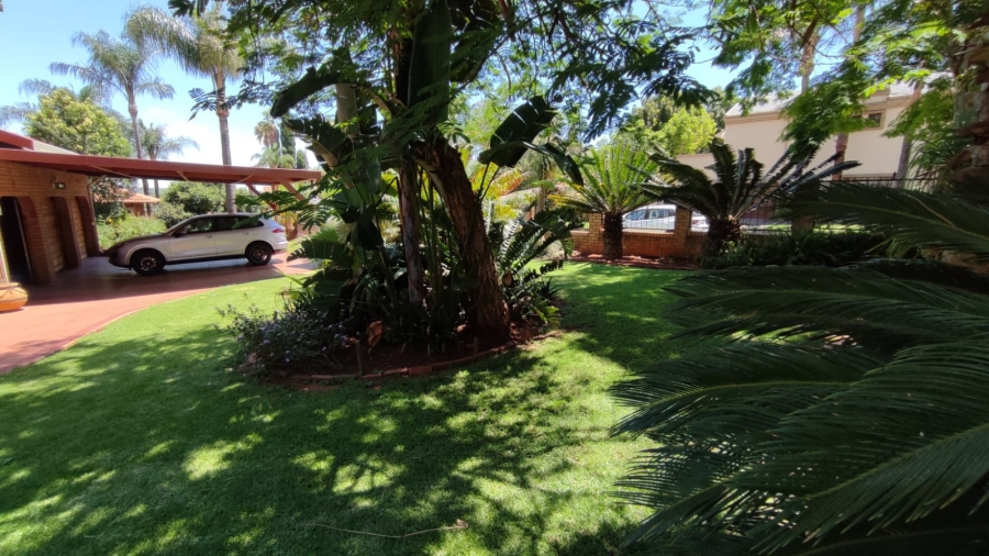 5 Bedroom Property for Sale in Eldoraigne Gauteng