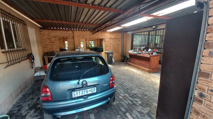  Bedroom Property for Sale in Groblerpark Gauteng