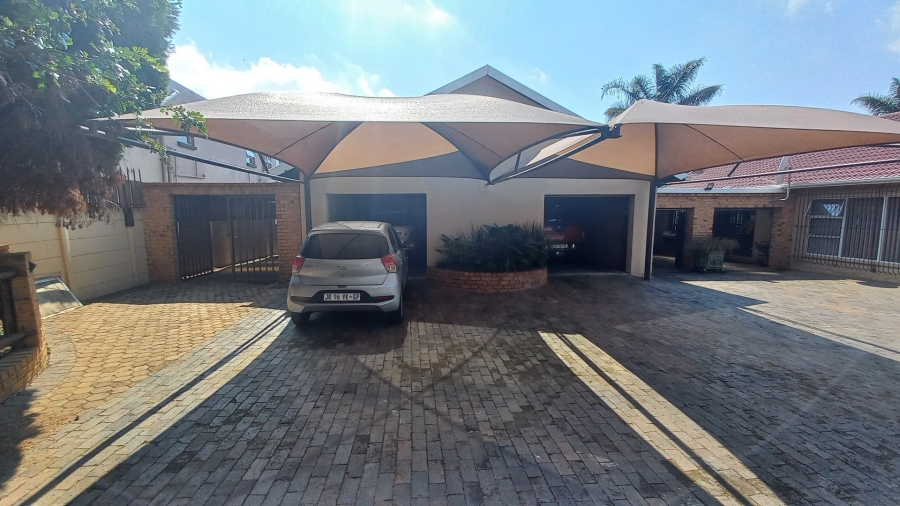  Bedroom Property for Sale in Groblerpark Gauteng