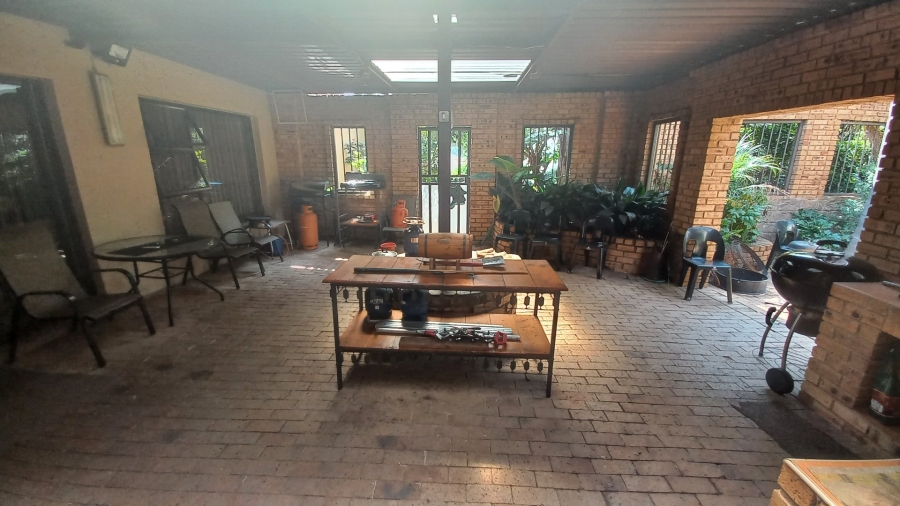  Bedroom Property for Sale in Groblerpark Gauteng