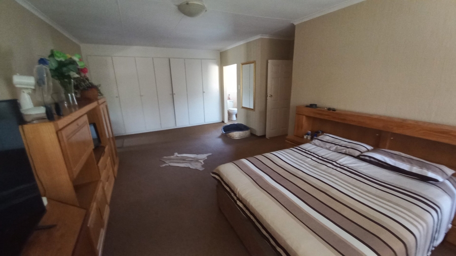  Bedroom Property for Sale in Groblerpark Gauteng