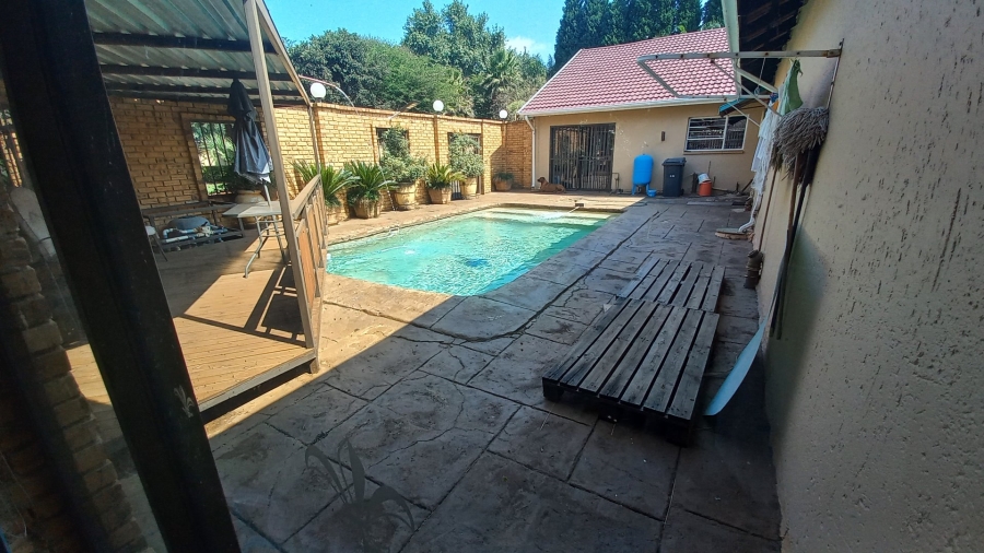  Bedroom Property for Sale in Groblerpark Gauteng