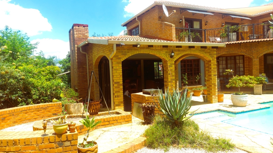 4 Bedroom Property for Sale in Faerie Glen Gauteng