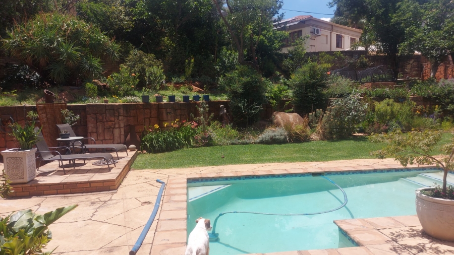 4 Bedroom Property for Sale in Faerie Glen Gauteng