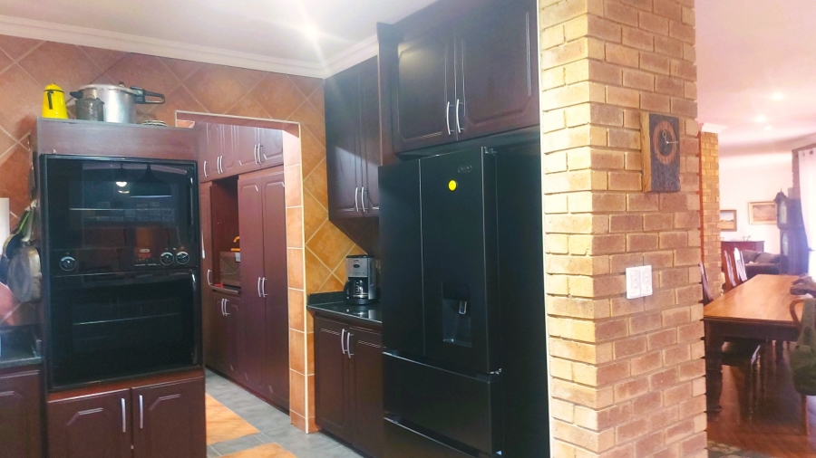 4 Bedroom Property for Sale in Faerie Glen Gauteng