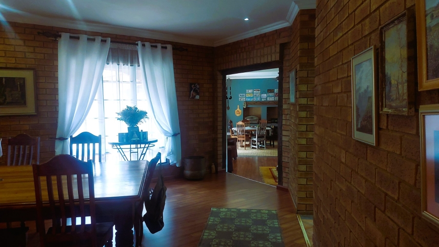 4 Bedroom Property for Sale in Faerie Glen Gauteng