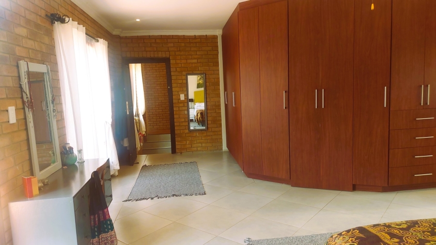 4 Bedroom Property for Sale in Faerie Glen Gauteng