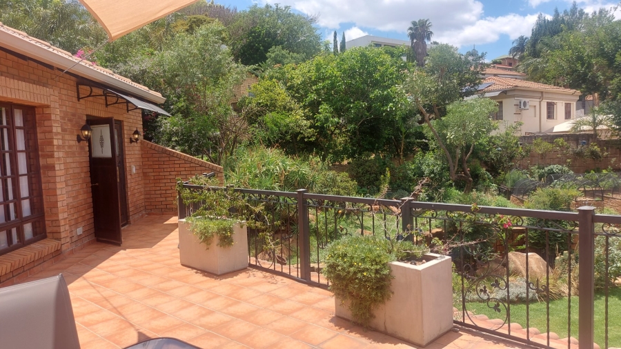 4 Bedroom Property for Sale in Faerie Glen Gauteng