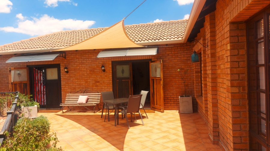 4 Bedroom Property for Sale in Faerie Glen Gauteng