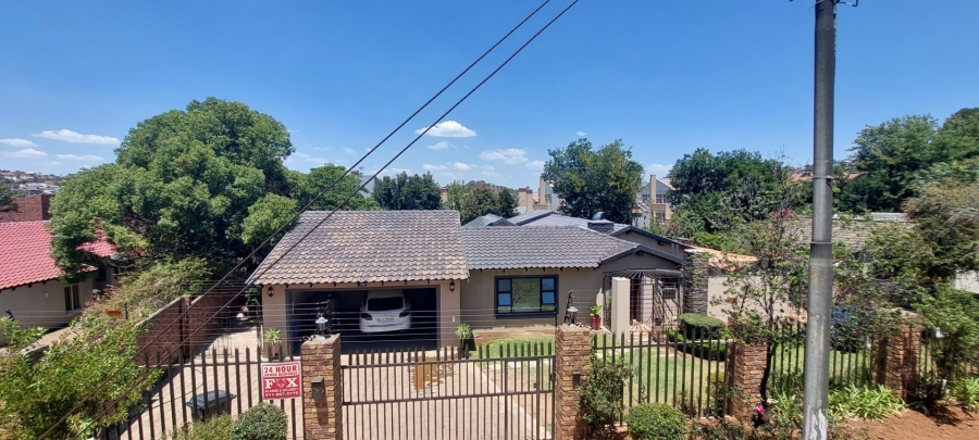 3 Bedroom Property for Sale in Glenanda Gauteng