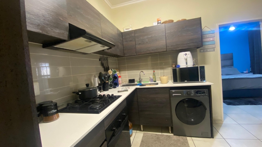 1 Bedroom Property for Sale in Oakdene Gauteng