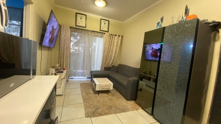 1 Bedroom Property for Sale in Oakdene Gauteng