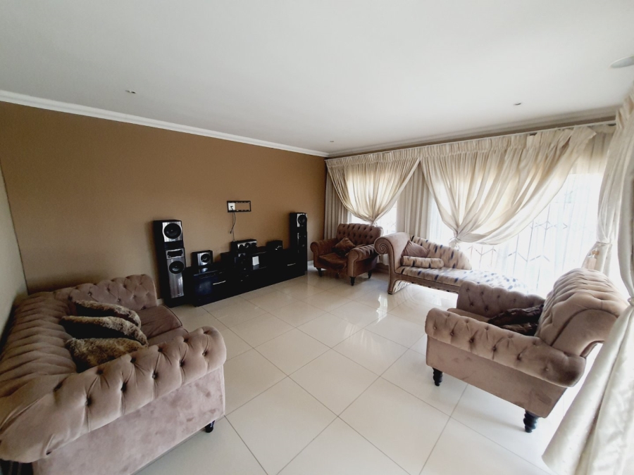 4 Bedroom Property for Sale in Waterkloof Glen Gauteng