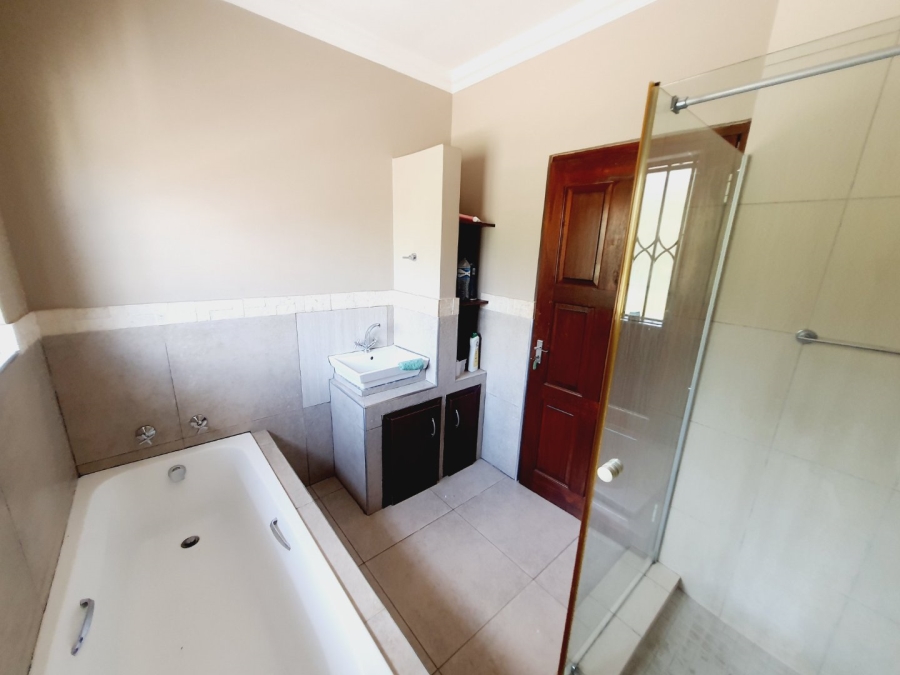 4 Bedroom Property for Sale in Waterkloof Glen Gauteng