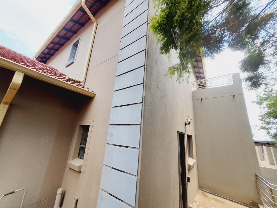 4 Bedroom Property for Sale in Waterkloof Glen Gauteng