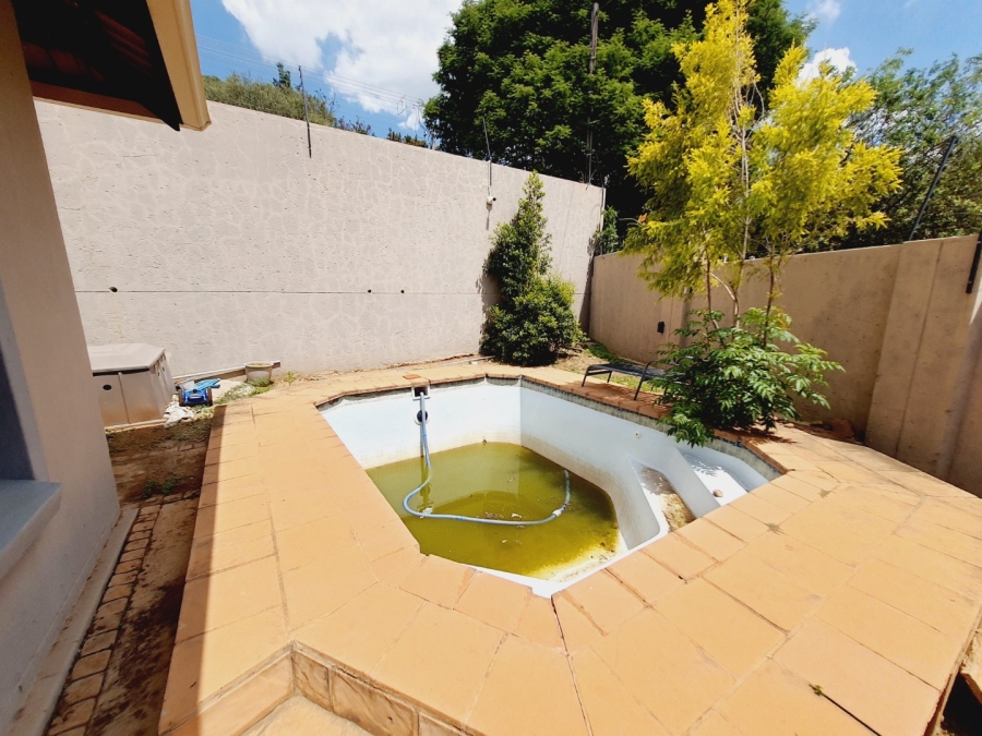 4 Bedroom Property for Sale in Waterkloof Glen Gauteng