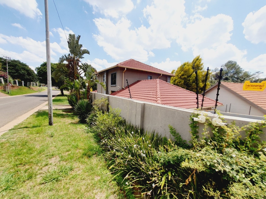 4 Bedroom Property for Sale in Waterkloof Glen Gauteng