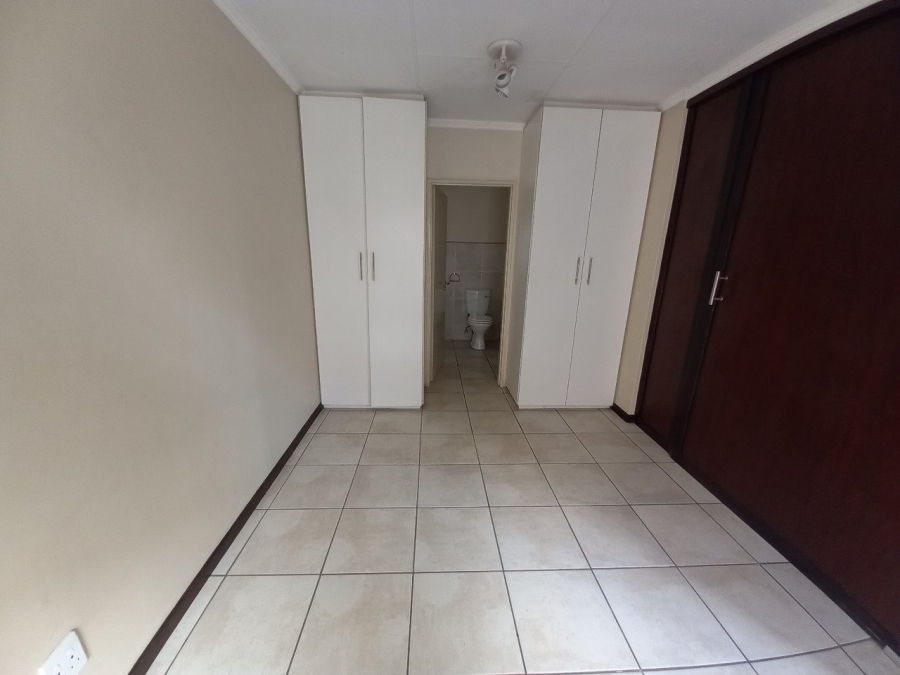 1 Bedroom Property for Sale in Kosmosdal Gauteng