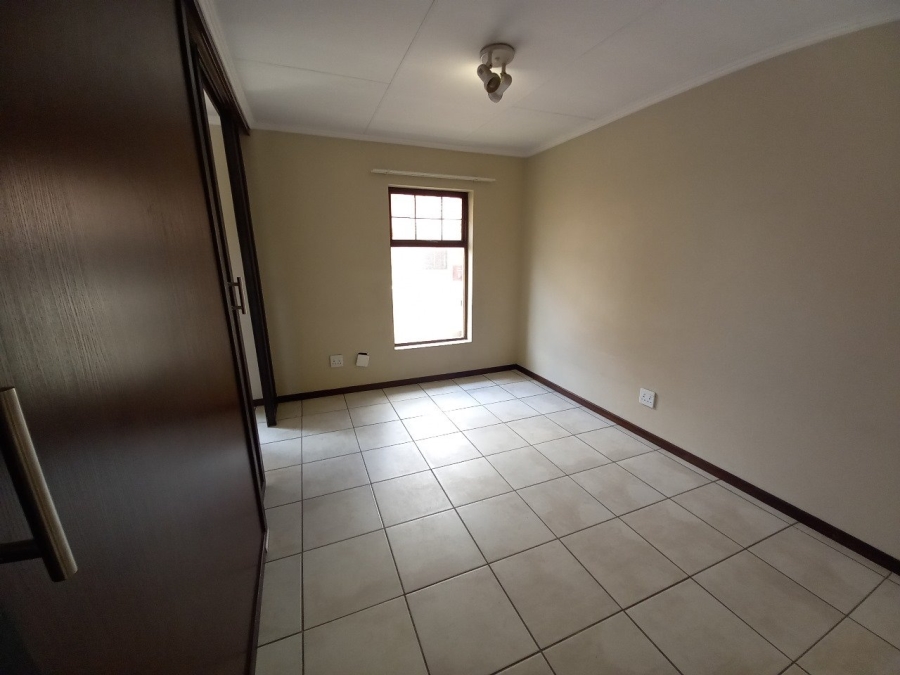 1 Bedroom Property for Sale in Kosmosdal Gauteng