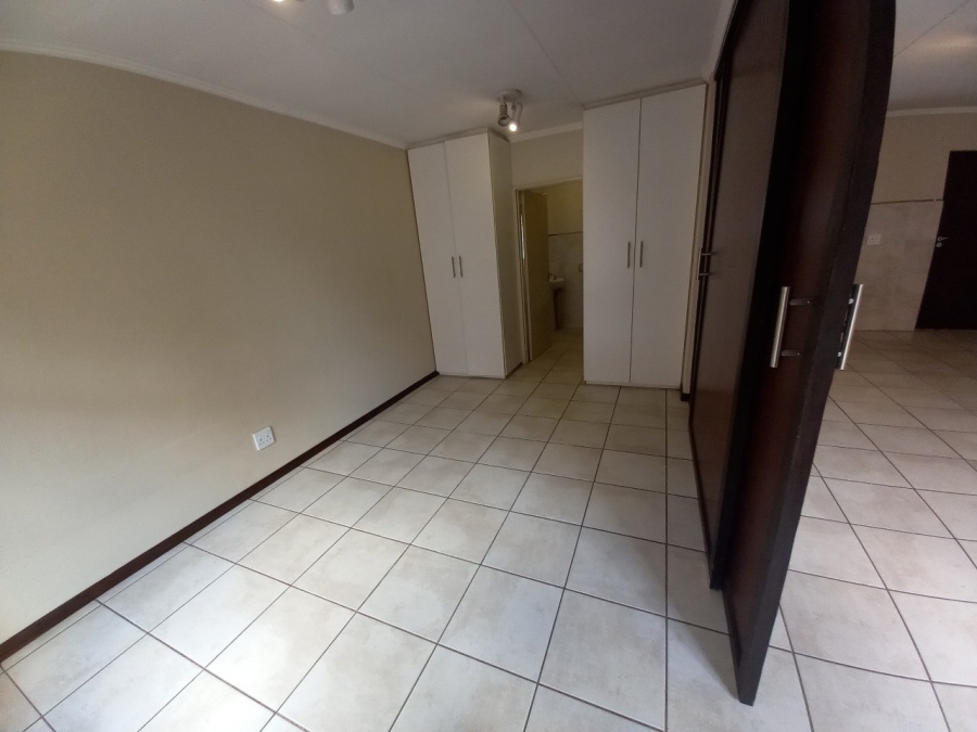 1 Bedroom Property for Sale in Kosmosdal Gauteng