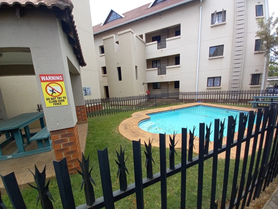 1 Bedroom Property for Sale in Kosmosdal Gauteng