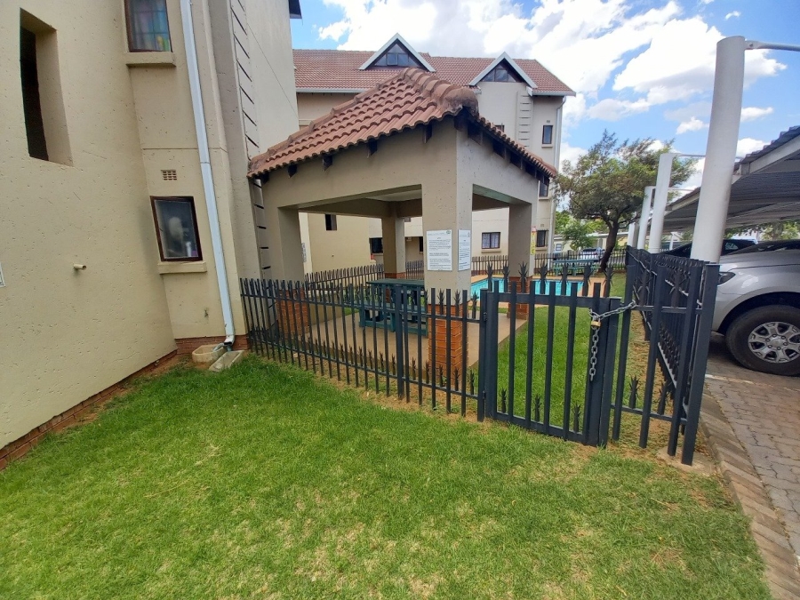 1 Bedroom Property for Sale in Kosmosdal Gauteng