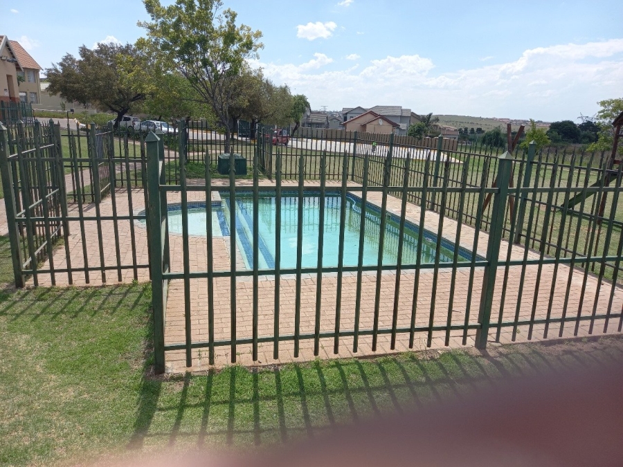 1 Bedroom Property for Sale in Kosmosdal Gauteng