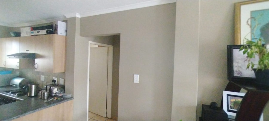 To Let 2 Bedroom Property for Rent in Castleview Gauteng