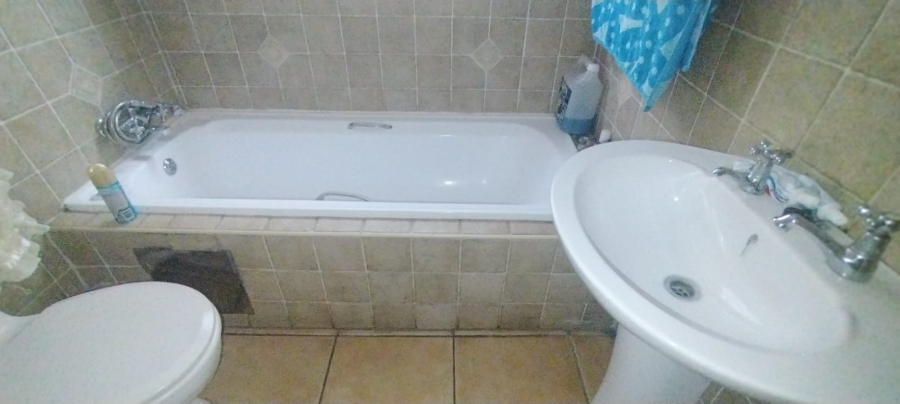 To Let 2 Bedroom Property for Rent in Castleview Gauteng