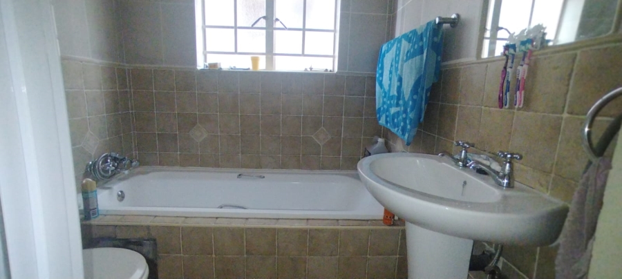 To Let 2 Bedroom Property for Rent in Castleview Gauteng