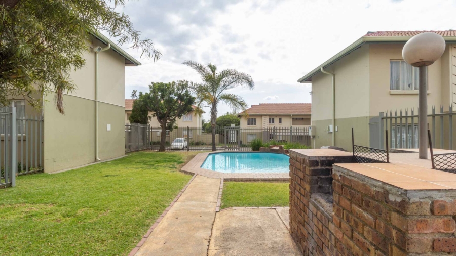 To Let 2 Bedroom Property for Rent in Eden Glen Gauteng