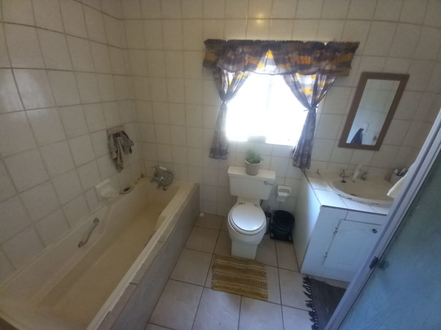 To Let 4 Bedroom Property for Rent in Witkoppie Ridge Gauteng