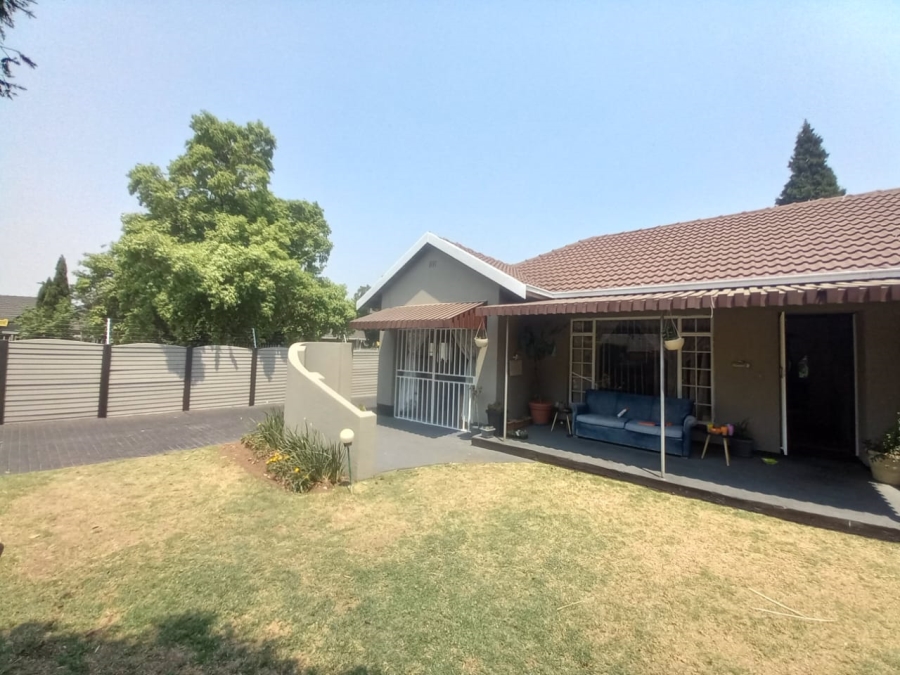 To Let 4 Bedroom Property for Rent in Witkoppie Ridge Gauteng