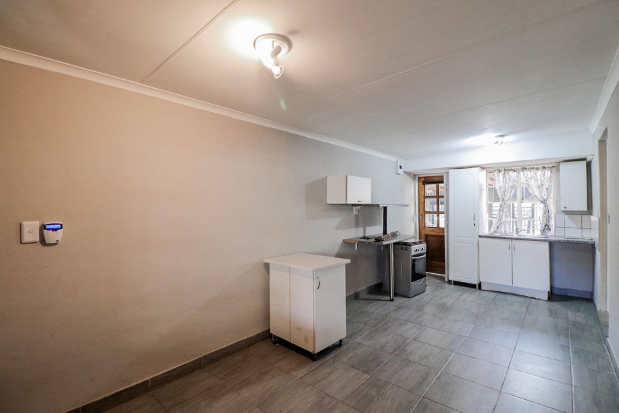 To Let 1 Bedroom Property for Rent in Edenvale Central Gauteng